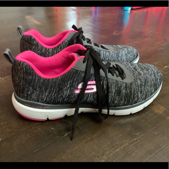 sketchers wide fit women's shoes